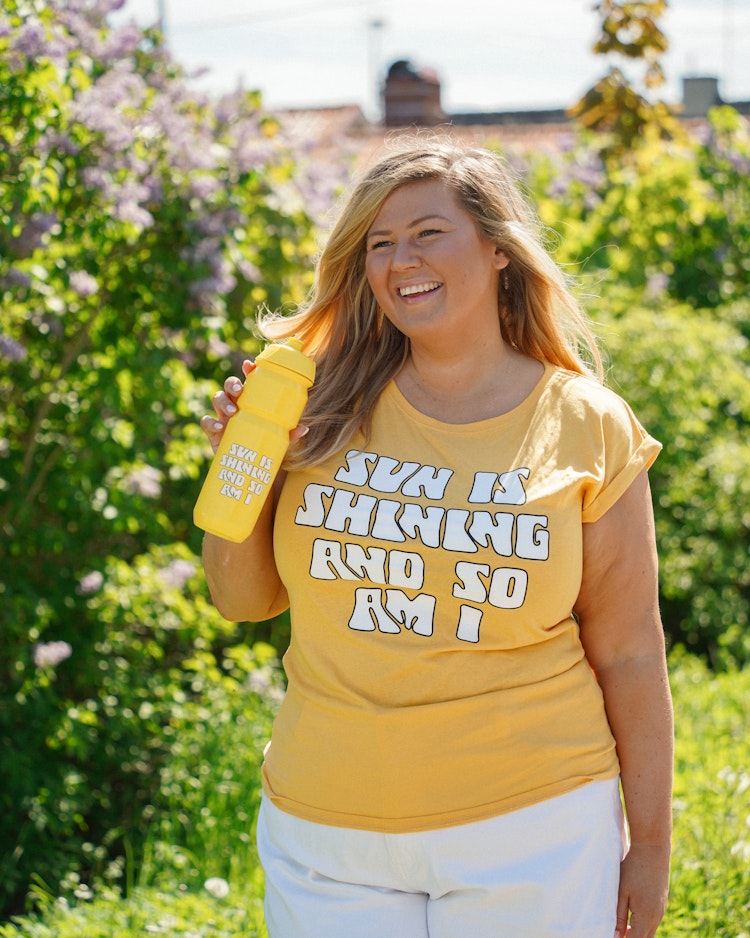 Gula paketet: T-shirt  + vattenflaska