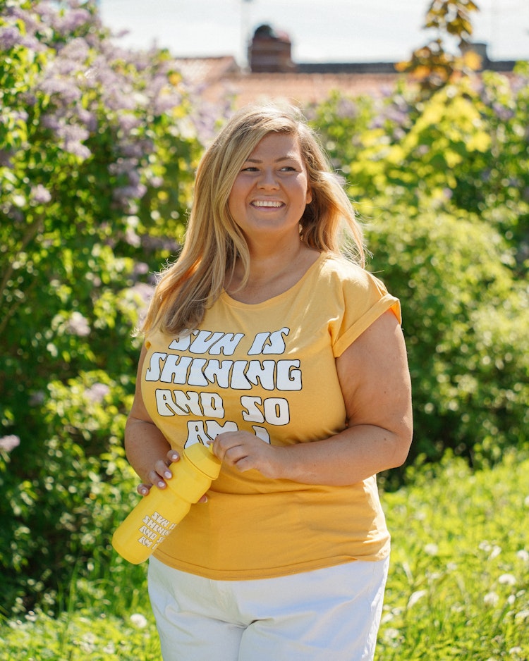 Gul vattenflaska "Sun is shining and so am I"