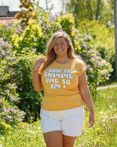 Gul t-shirt "Sun is shining and so am I"