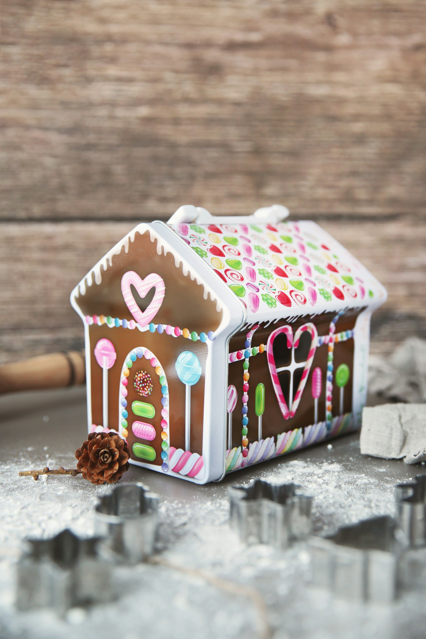Pepparkakshus i plåt - Innehåller 8 st pepparkaksformar