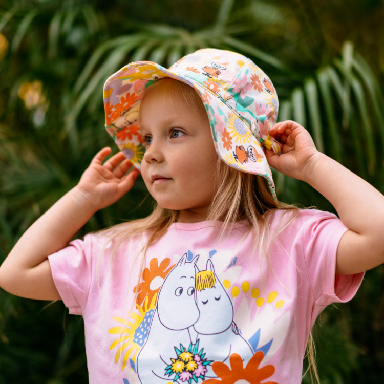 Mumin Somrigt hatt vit