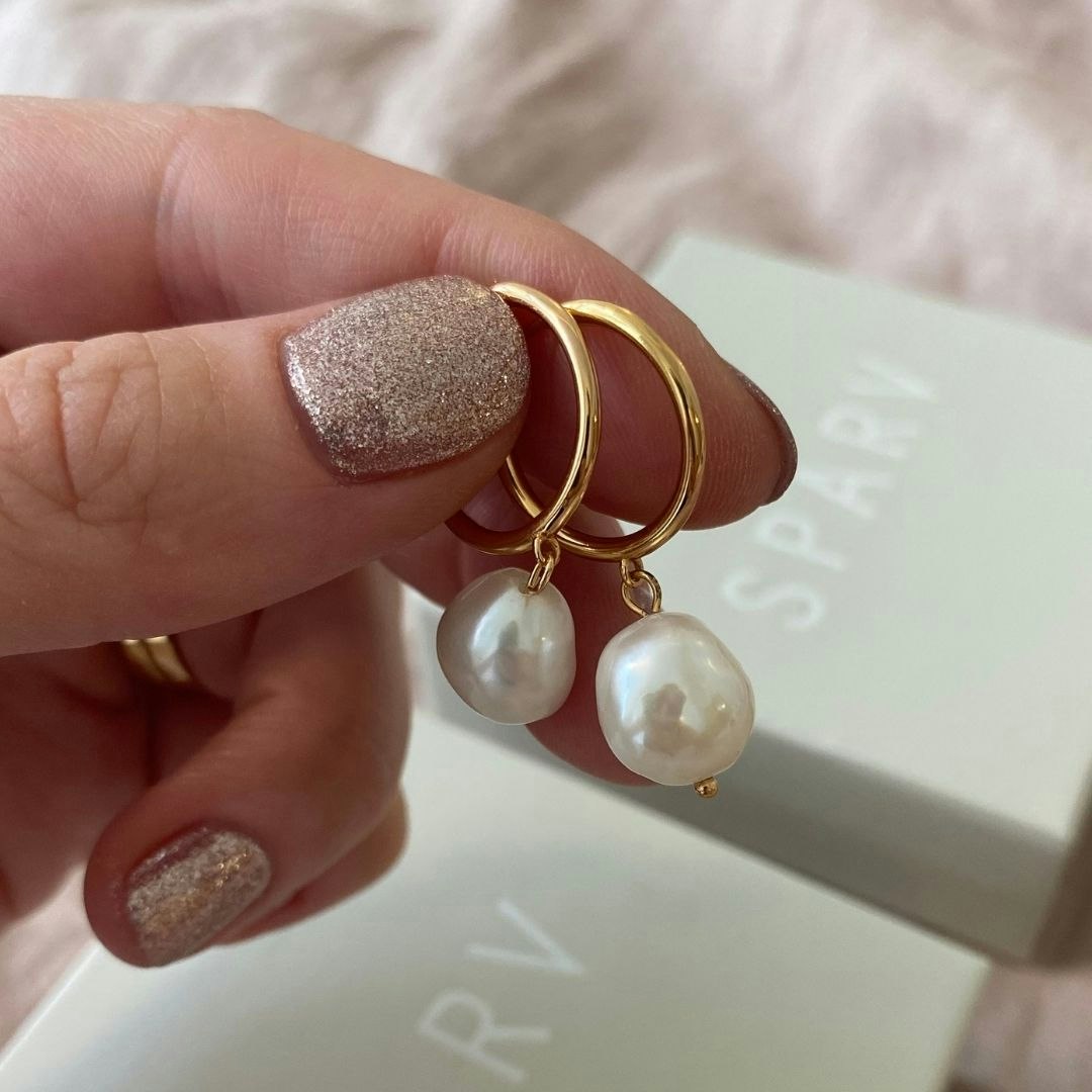 Pearly hoops earrings