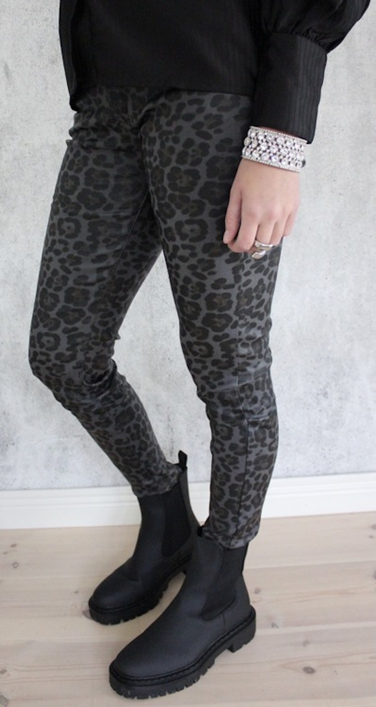 Fuskskinn jeans leopard