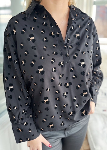 Blus svart leopard