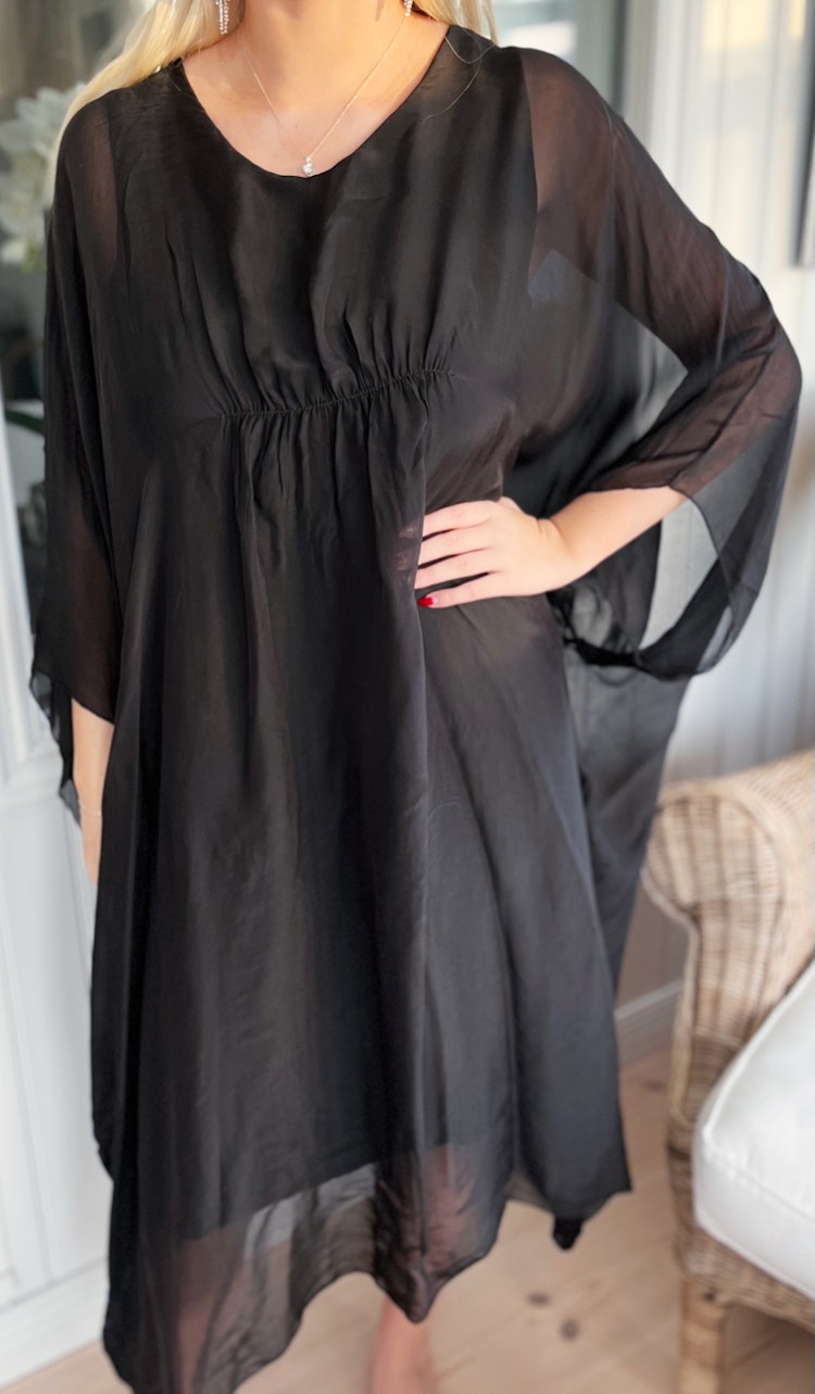 Silkesklänning Felicia svart