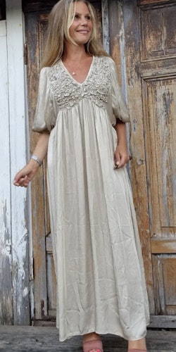Love Forever klänning Beatrice Beige