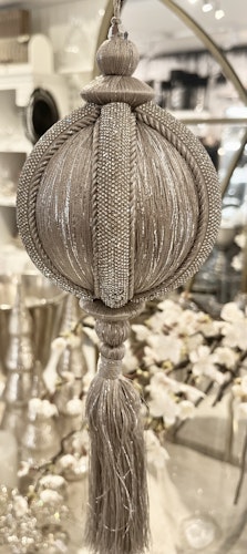 Julkula Tassel