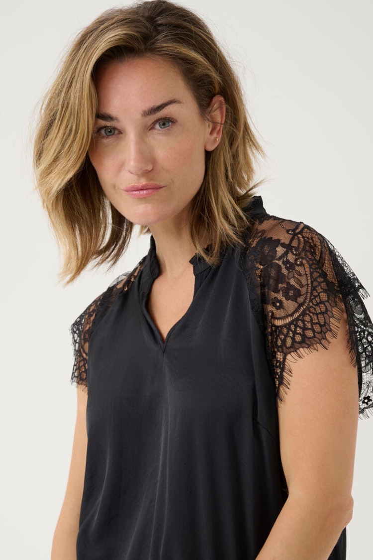 Cream Nola Lace blouse pitch black