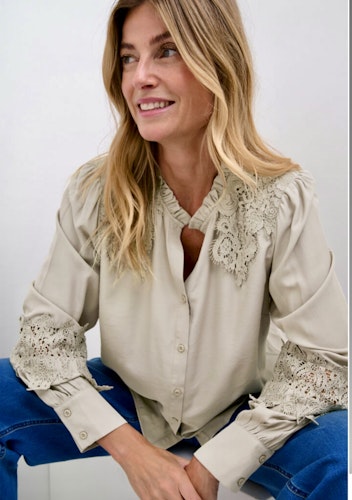 Cream Luna lace shirt String
