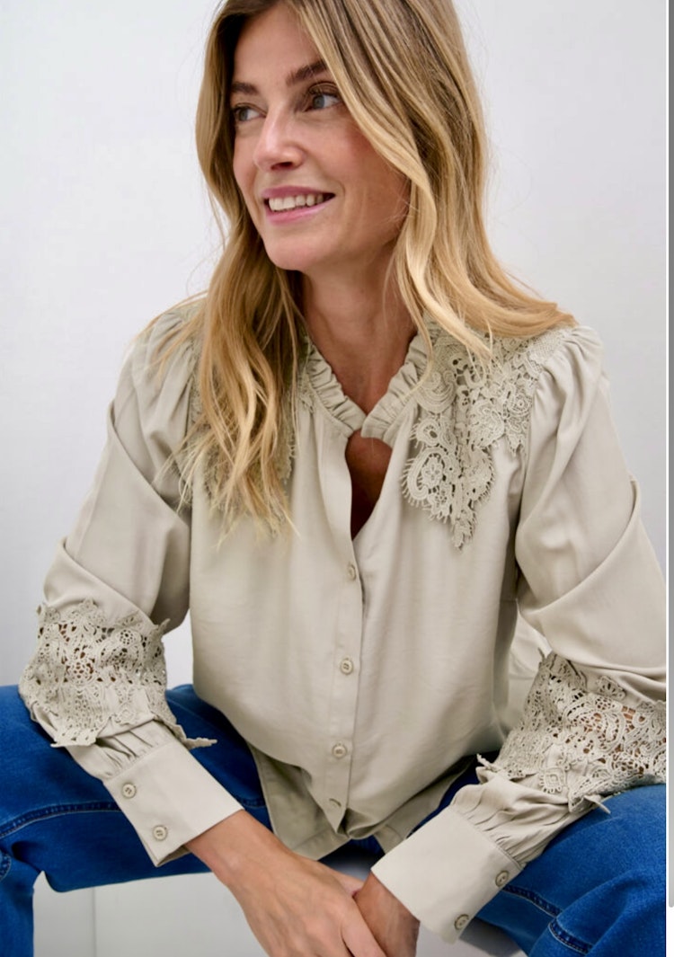 Cream Luna lace shirt String