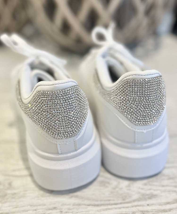 Vita sneakers med strass