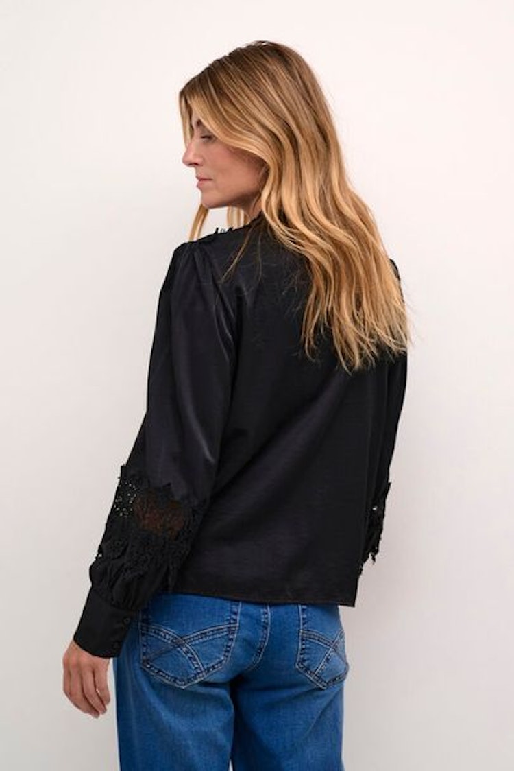 Cream Luna Lace shirt pitch black