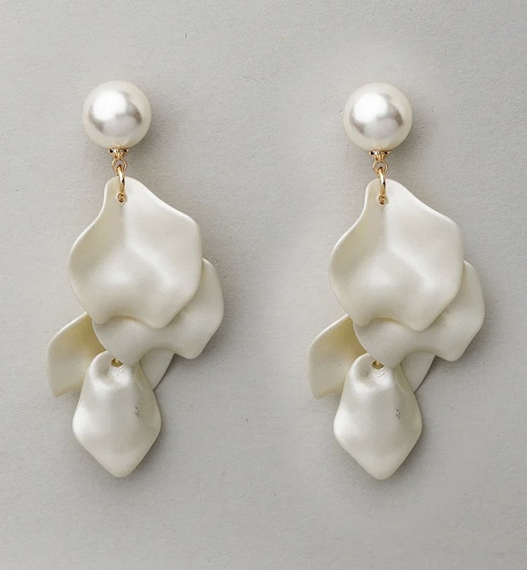Bow 19 örhängen Pearl leaf white