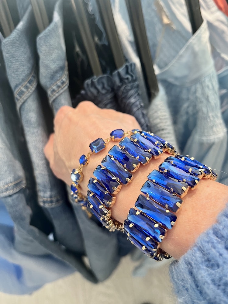 Armband kirurgiskt stål blå stenar