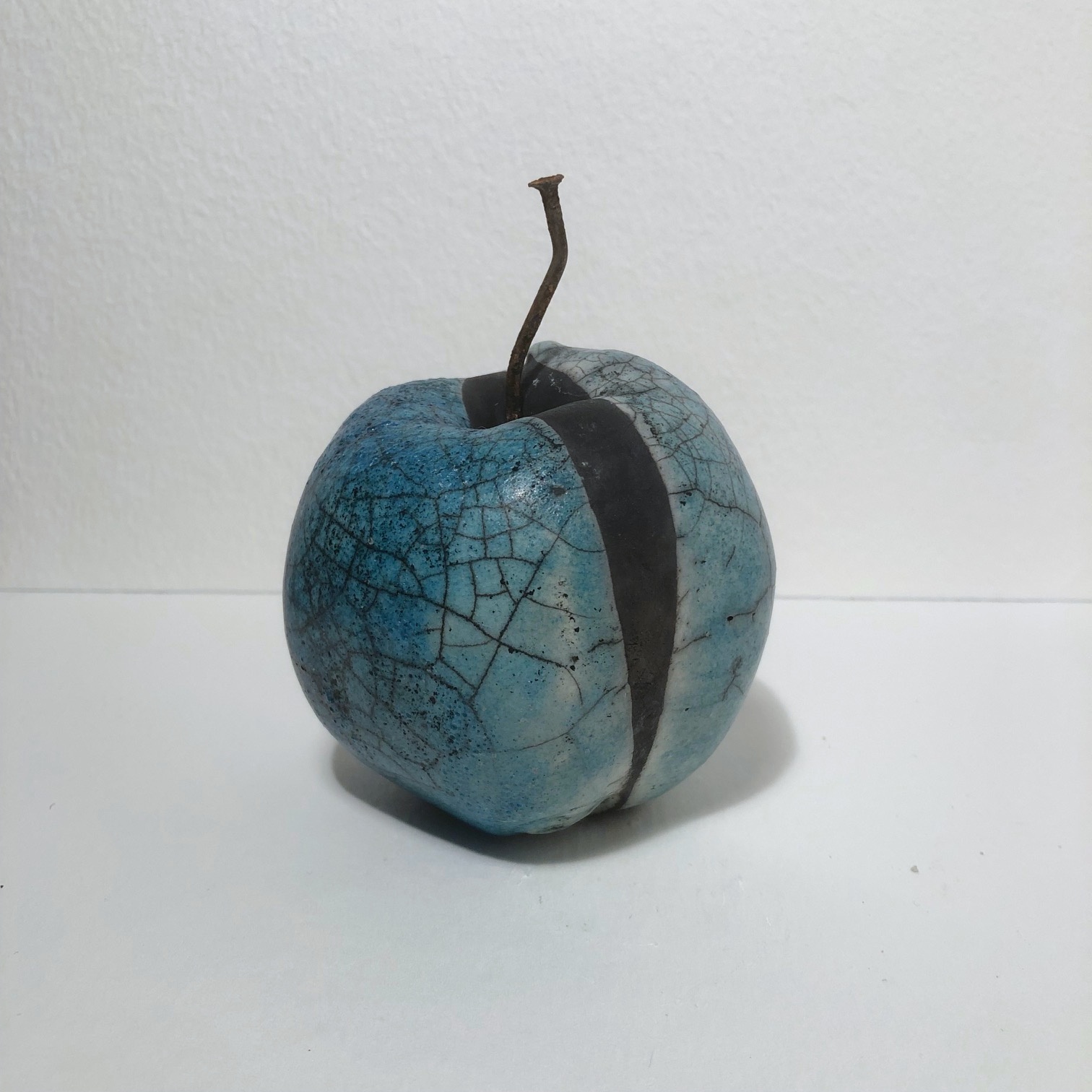 Rakubränt äpple i keramik - no 4