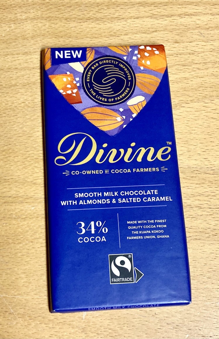 Divine mjölkchoklad 'Mandel & Salt karamell', 34% kakao, 90 g, Ghana