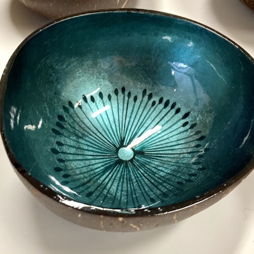 Kokosnötskål, blågrönlackerad med mönster, ca 13x6 cm, Vietnam