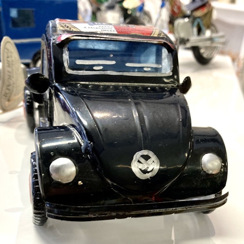 VW 'Bagge' /svart/ metallskräp, ca 16x10x9 cm, Madagaskar