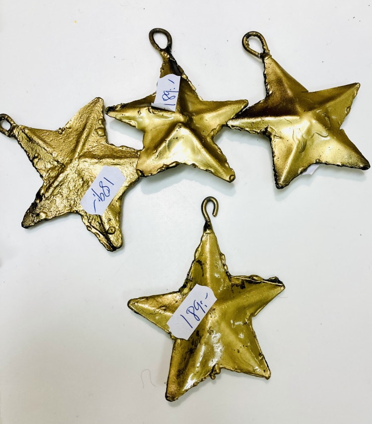 Julhänge 'Stjärna', guldfärgad återvunnen metall, ca 7x7 cm, Zimbabwe