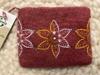 Börs, tovad med vackert broderi och dragkedja, 100% ull/Nepal, 15x12 cm