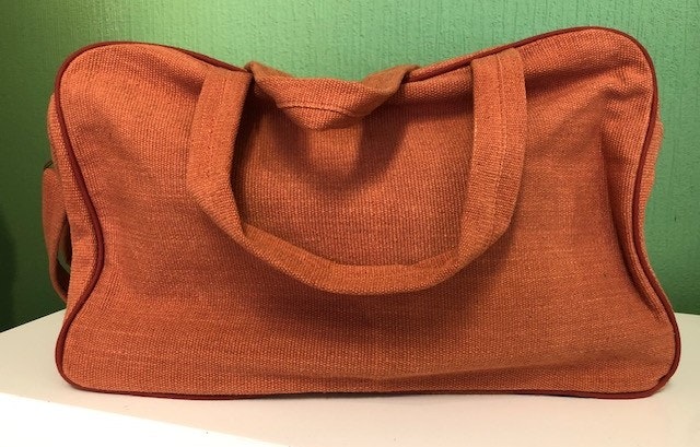 Bag med dragkedja, axelrem och handtag i handvävt tyg, Nepal/Fair Trade