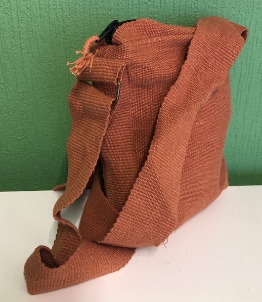 Pocketbag i handfärgat/vävt bomullstyg från Nepal, bränd orange/Fair Trade