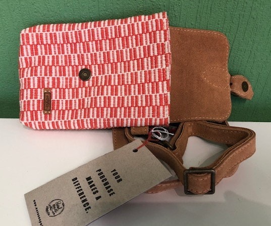 Mobilväska i handvävt bomullstyg i orange och vitt/buffelläder, Nepal/Fair Trade