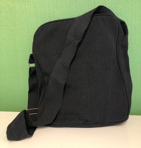 Sidväska, svart, i handfärgat och vävt bomullstyg, axelrem och dragkedja, Nepal/Fair Trade