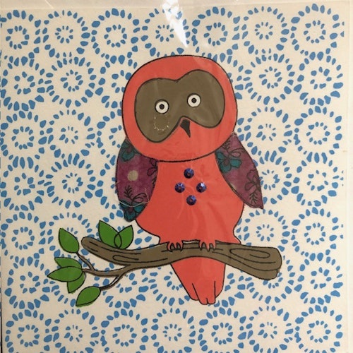 Kort, uggla på gren, serigrafi tryck, handgjort av bomull och sari återbruk/Bangladesh