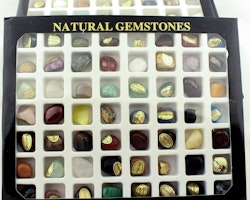 Presentask med 56 olika stenar