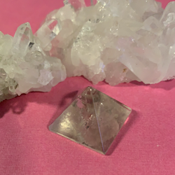 Bergkristall Pyramid 2x2 cm