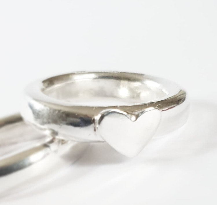 Chunky silverring med handsågat hjärta i silver