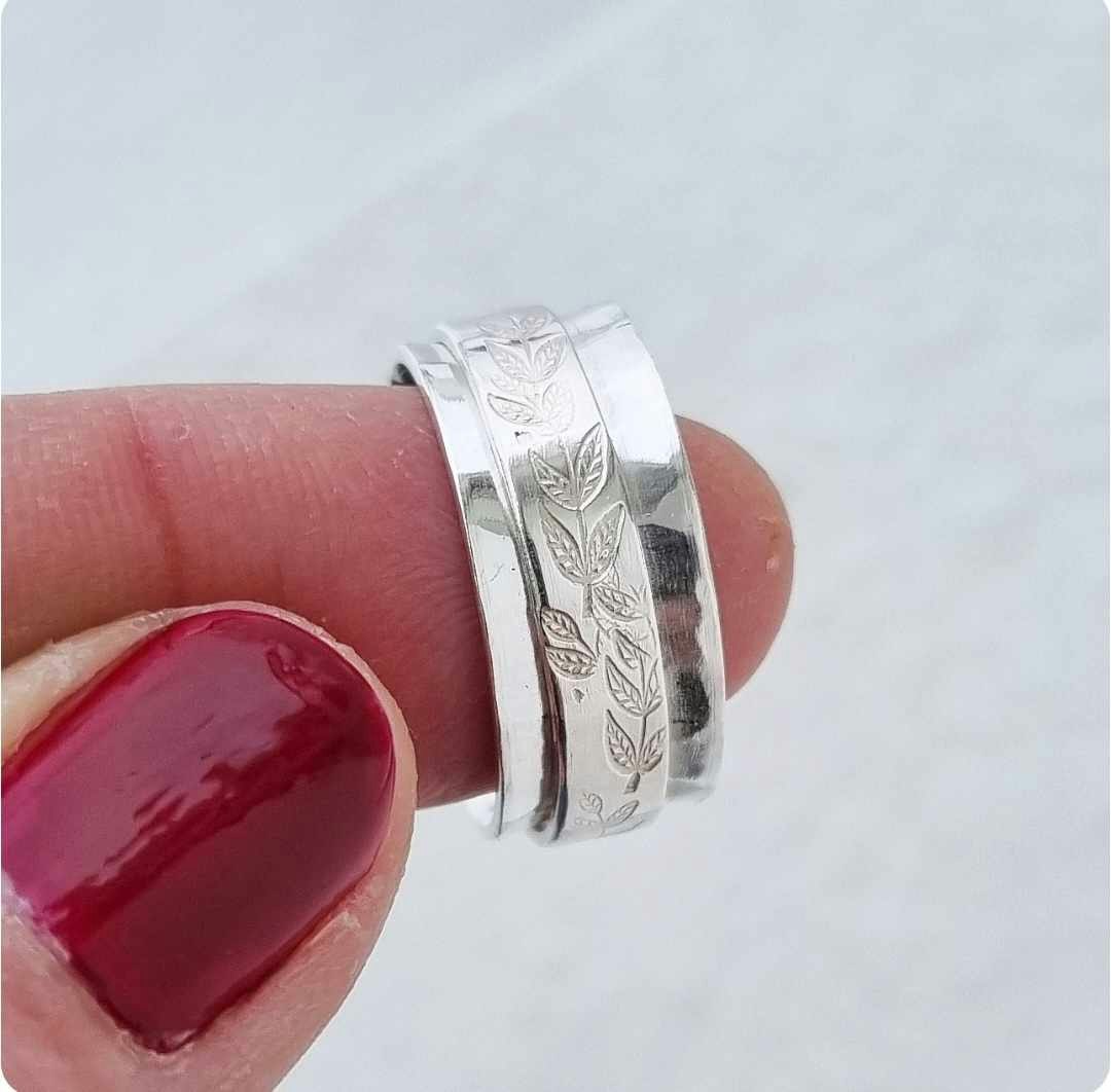 Snurring - spinningring,  handgjord i äkta silver, löv