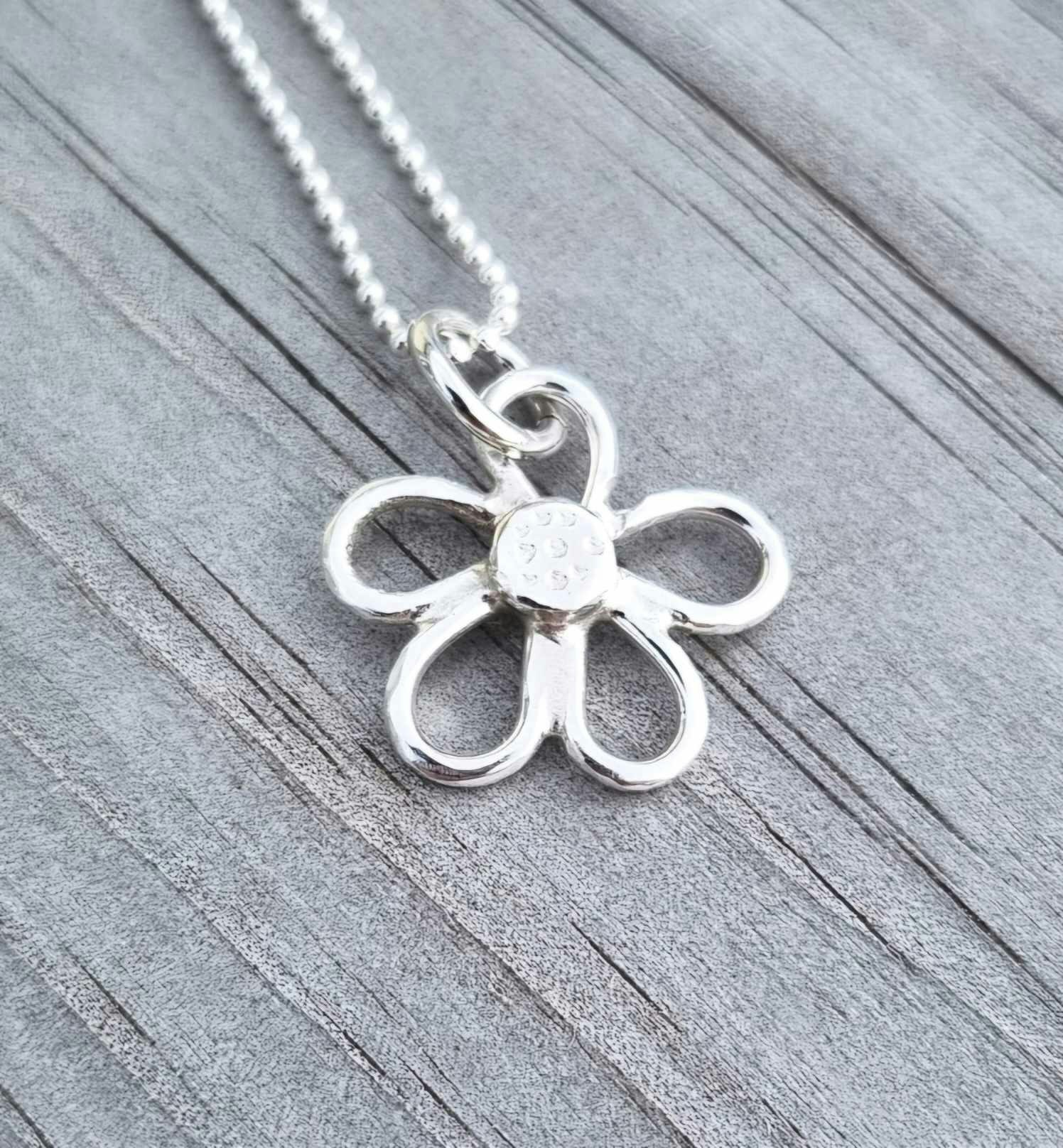 Daisy handgjord blomma i äkta silver