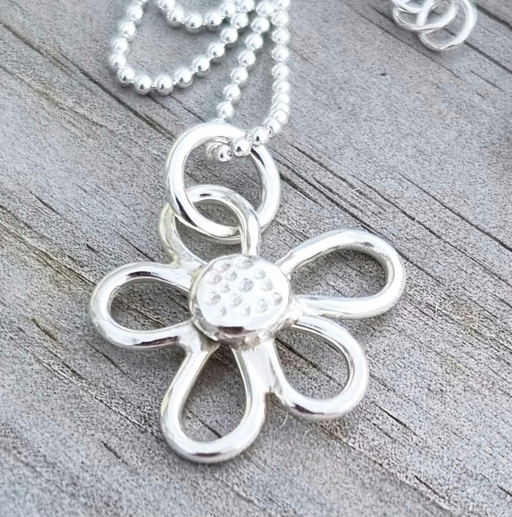 Daisy handgjord blomma i äkta silver