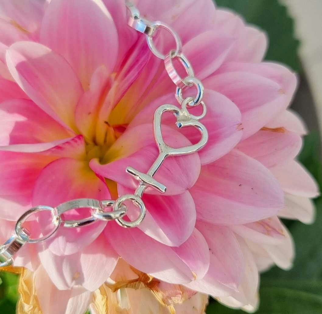 Silver bracelet with women's symbol - heart