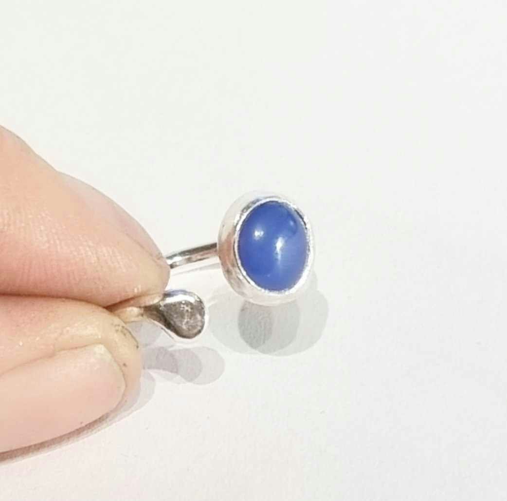 Candy handgjord silverring med blå infattad sten