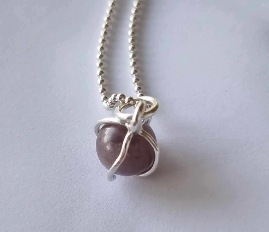 A nice necklace with a purple stone, round, set in sterling silver