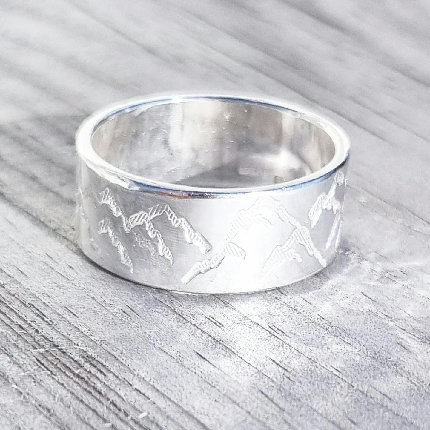 Fjällen bred silverring med fjäll och berg