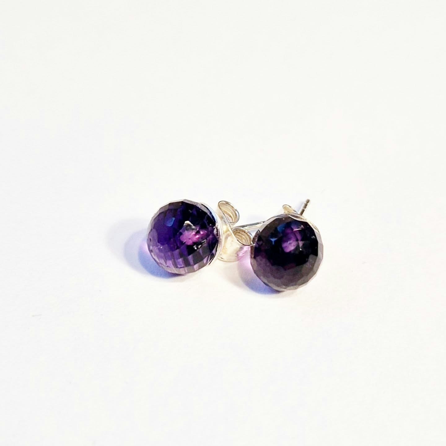 Earring with faceted amethyst - large