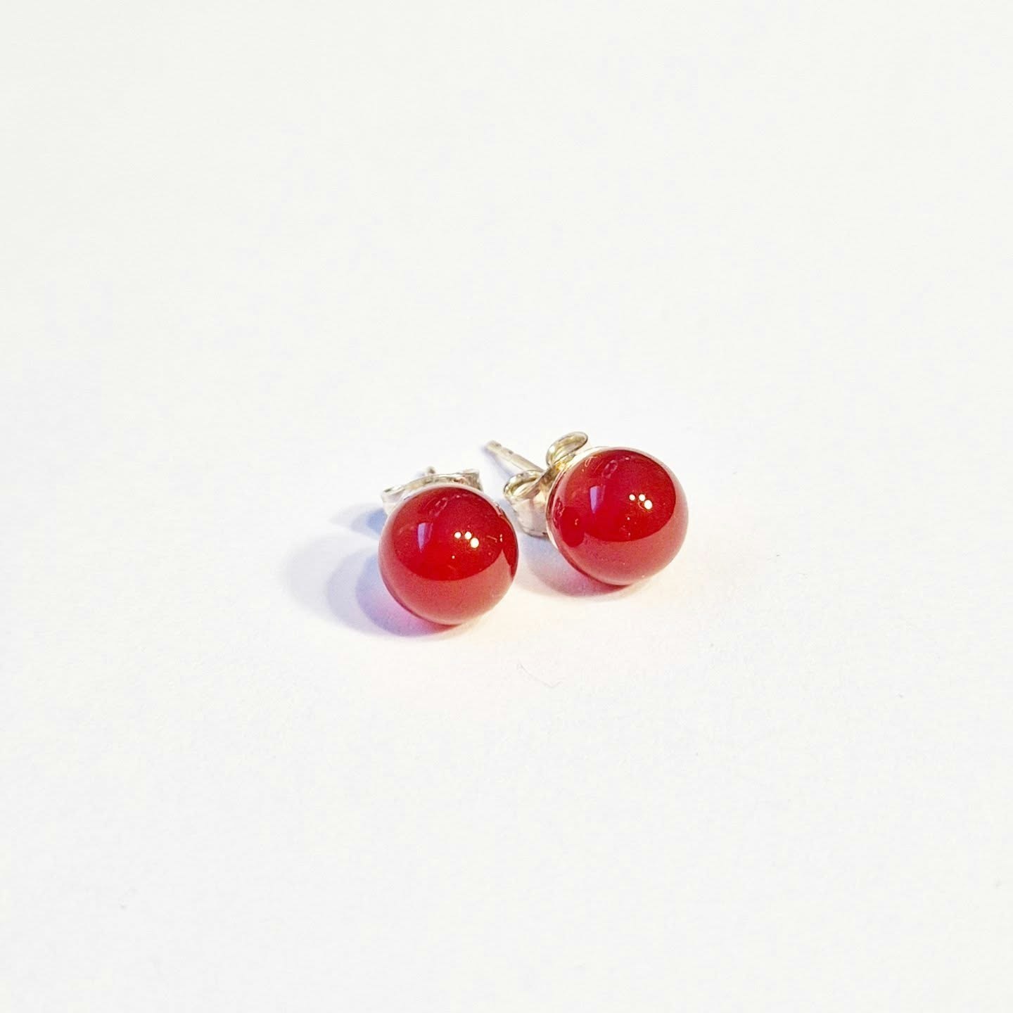 Earring with red carnelian and silver pin