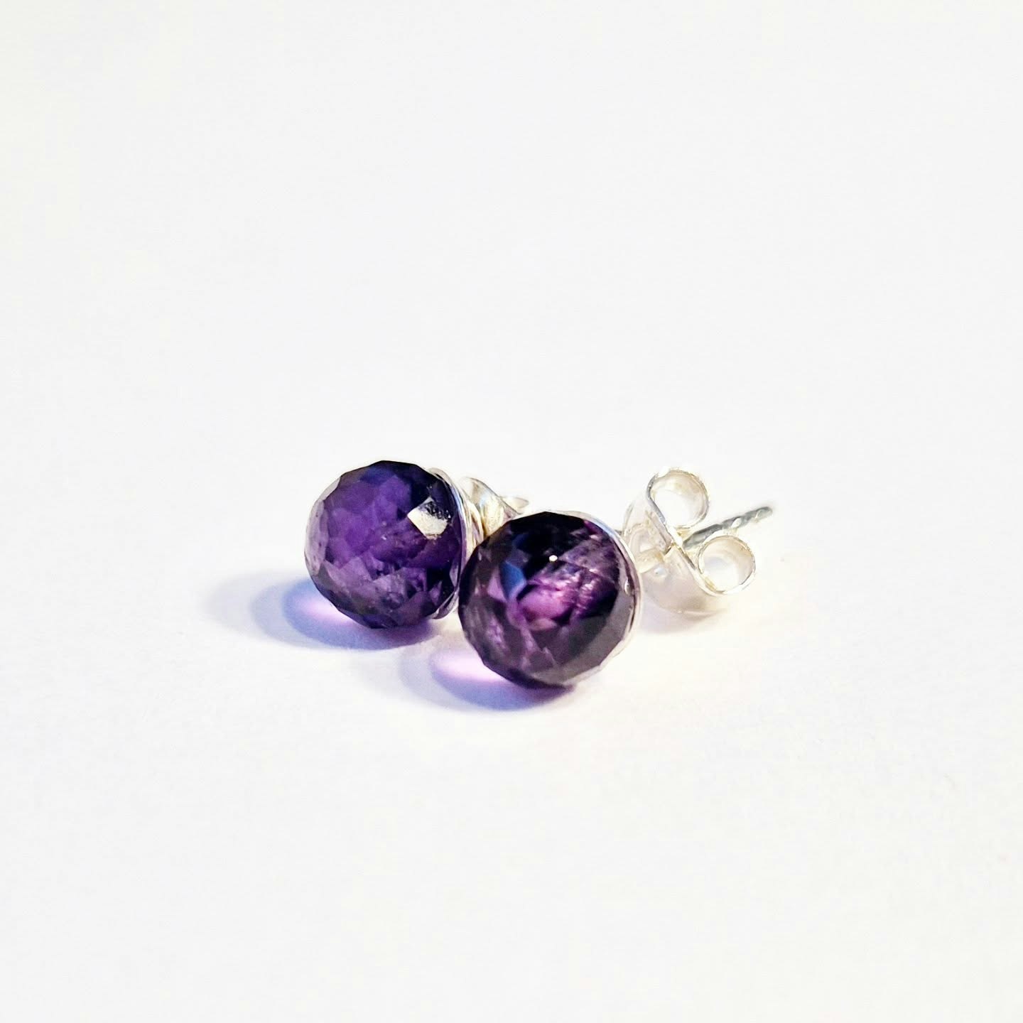 Earrings with faceted amethysts 6 mm