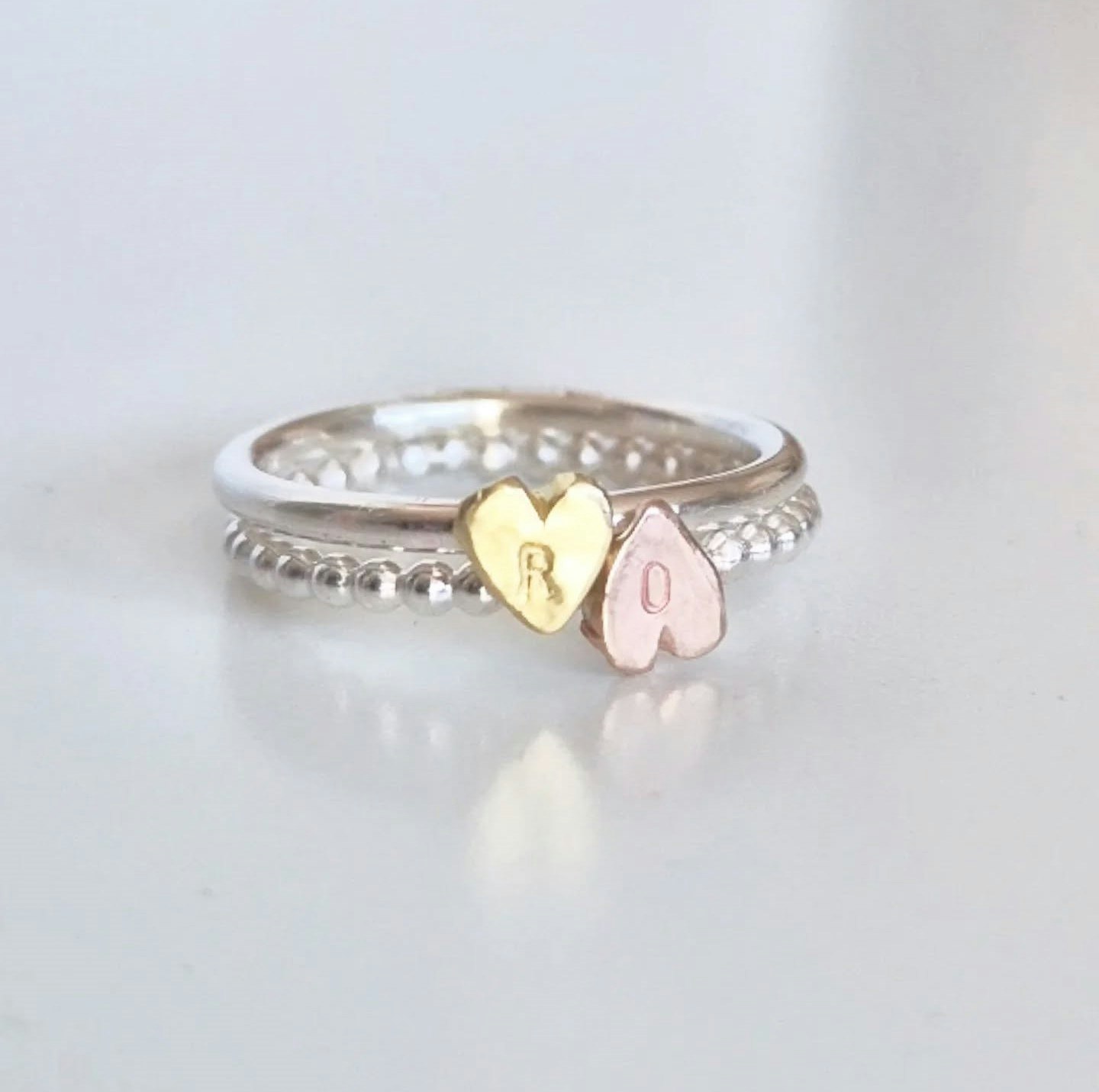 Happy Heart Initials kulring i äkta silver med handsågat bokstavshjärta i brons