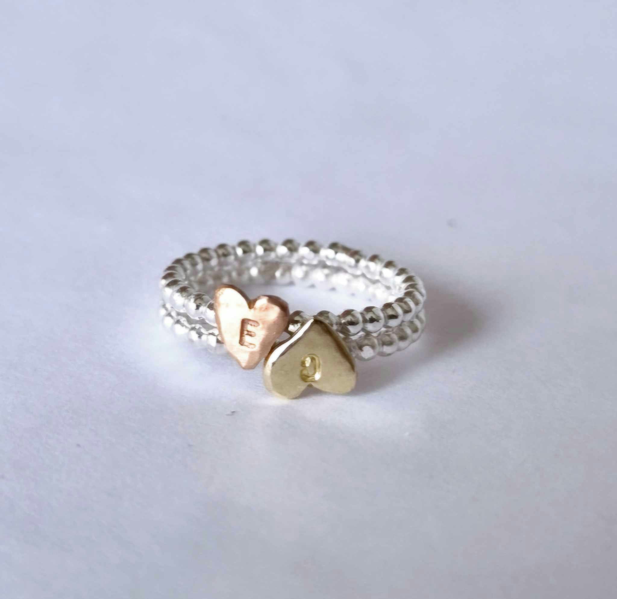 Happy Heart Initials kulring i äkta silver med handsågat bokstavshjärta i brons