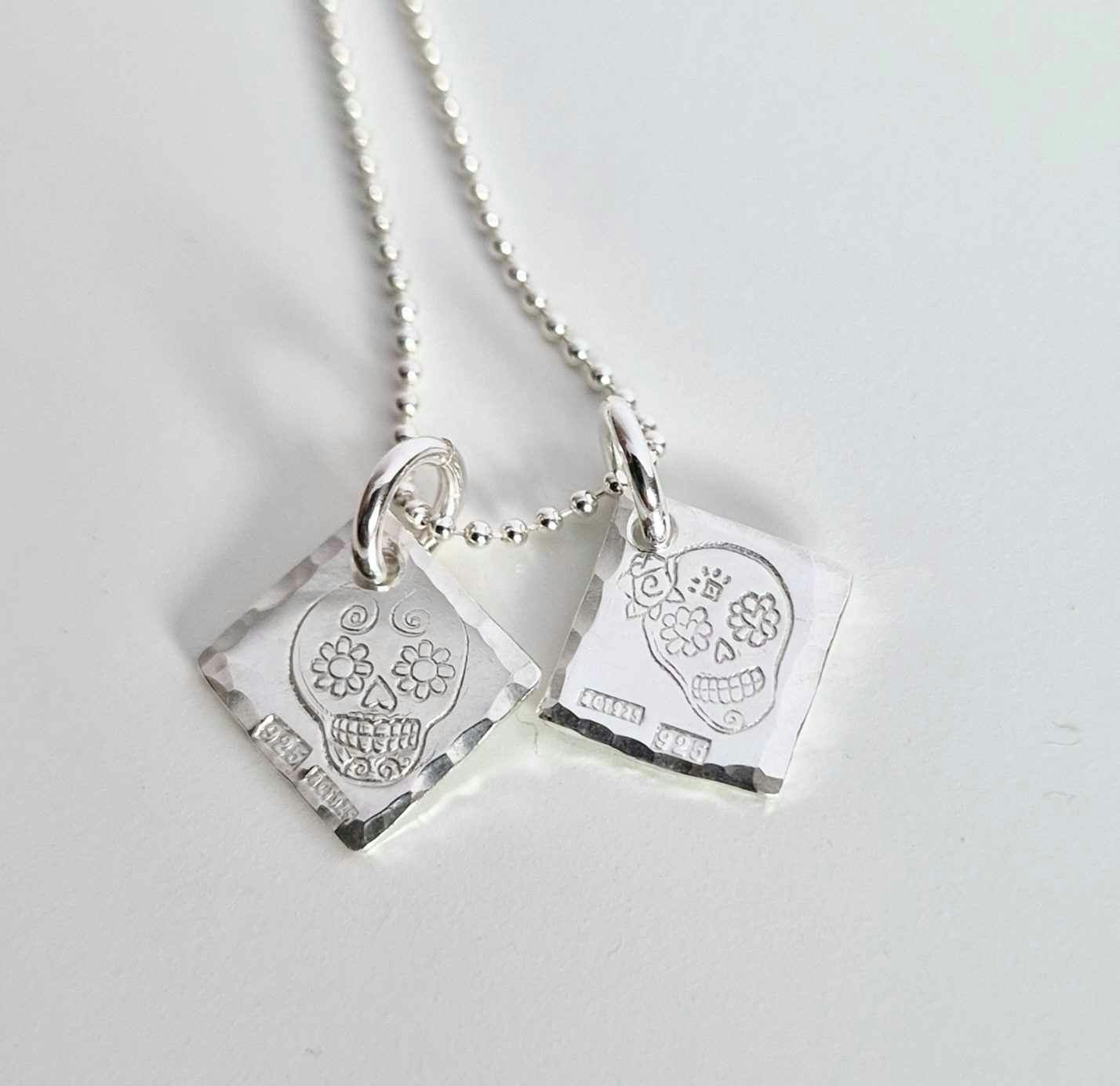 Silverhalsband med en döskalle i äkta silver HIM