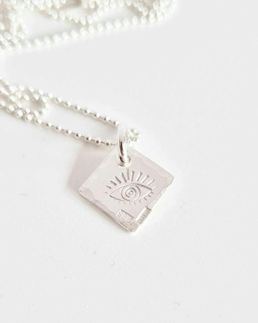 I see You Ett fint silverhalsband med ett öga på