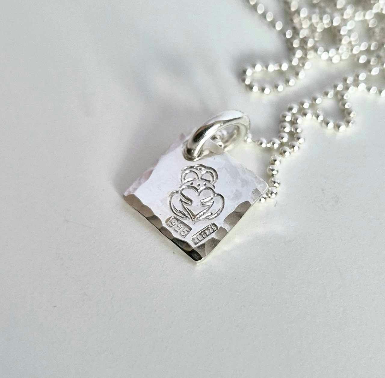 Hold my Heart ett fint silverhalsband