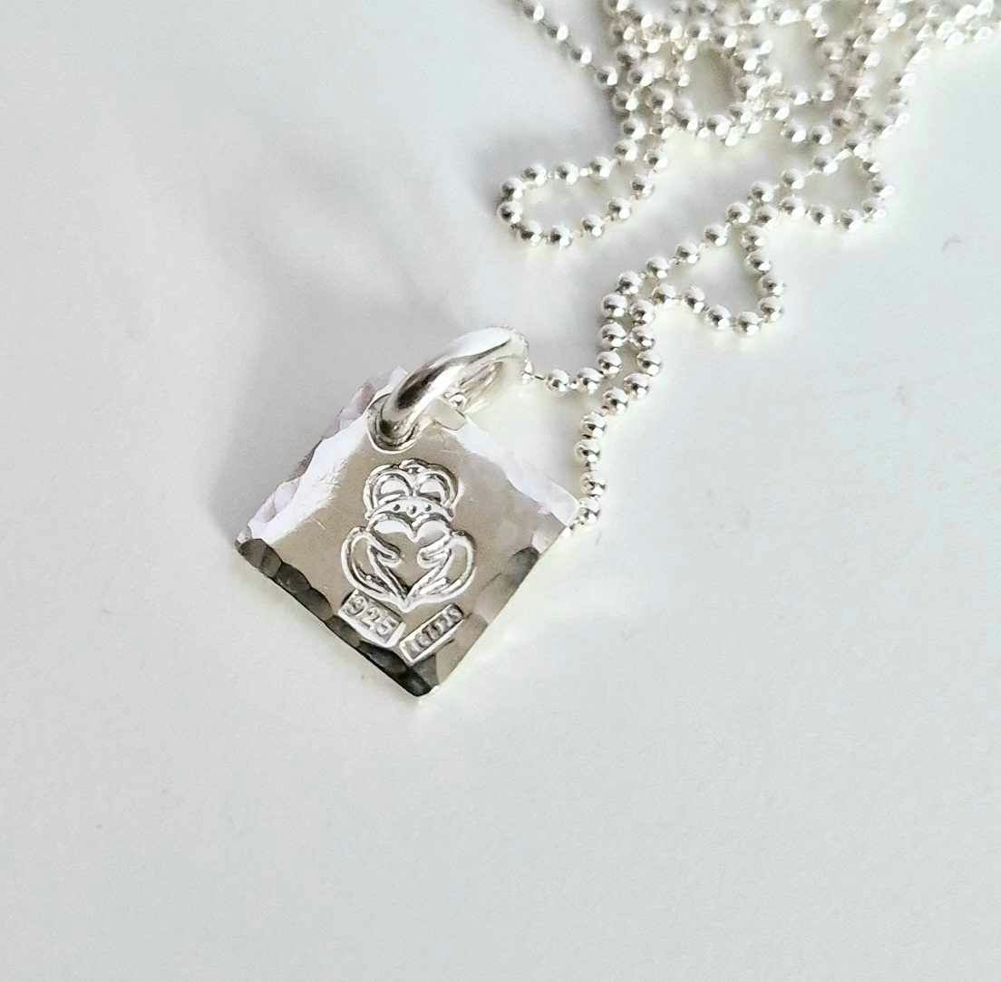 Hold my Heart ett fint silverhalsband