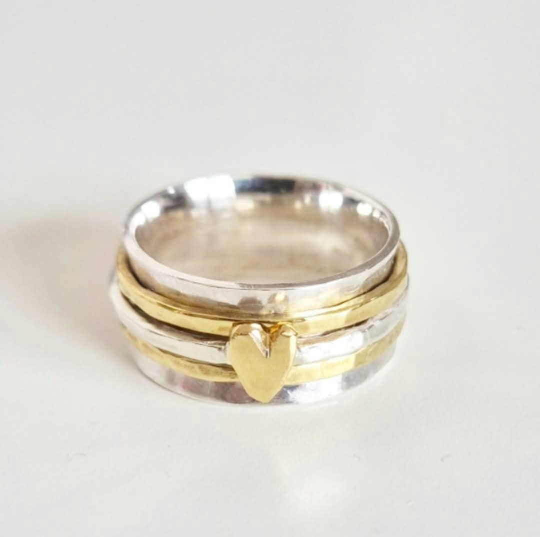 Snurring - spinningring i äkta silver med handsågat mässinghjärta