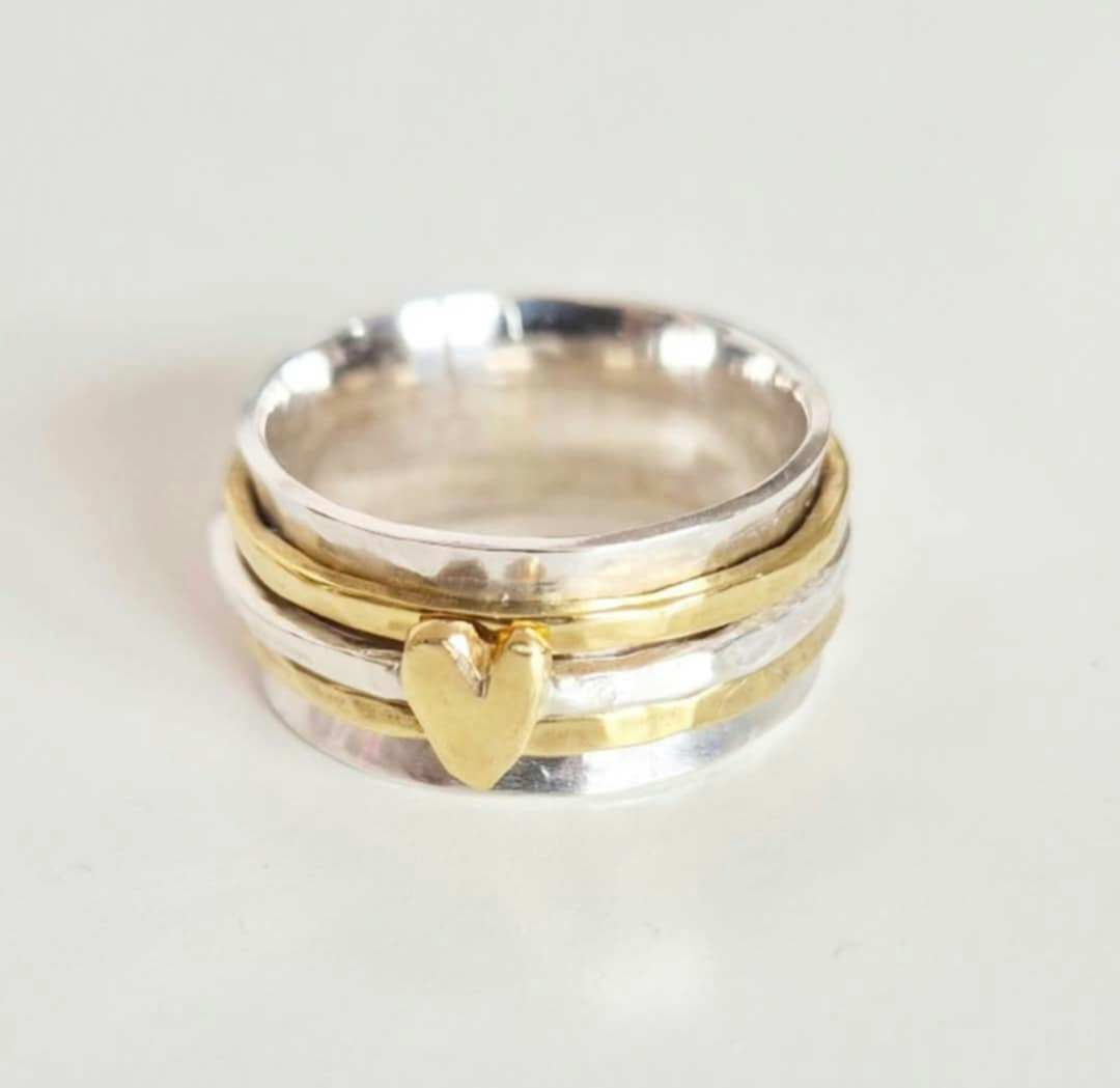 Snurring - spinningring i äkta silver med handsågat mässinghjärta